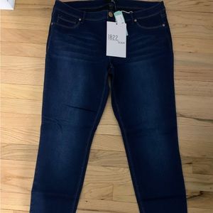 1822 Butter jeans. Dark wash NWT